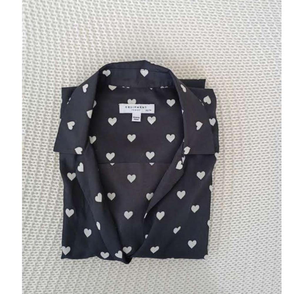 Equipment Femme Romantic Black Heart‎ Print Button Down Blouse Fits S NWOT $280 - Picture 4 of 12